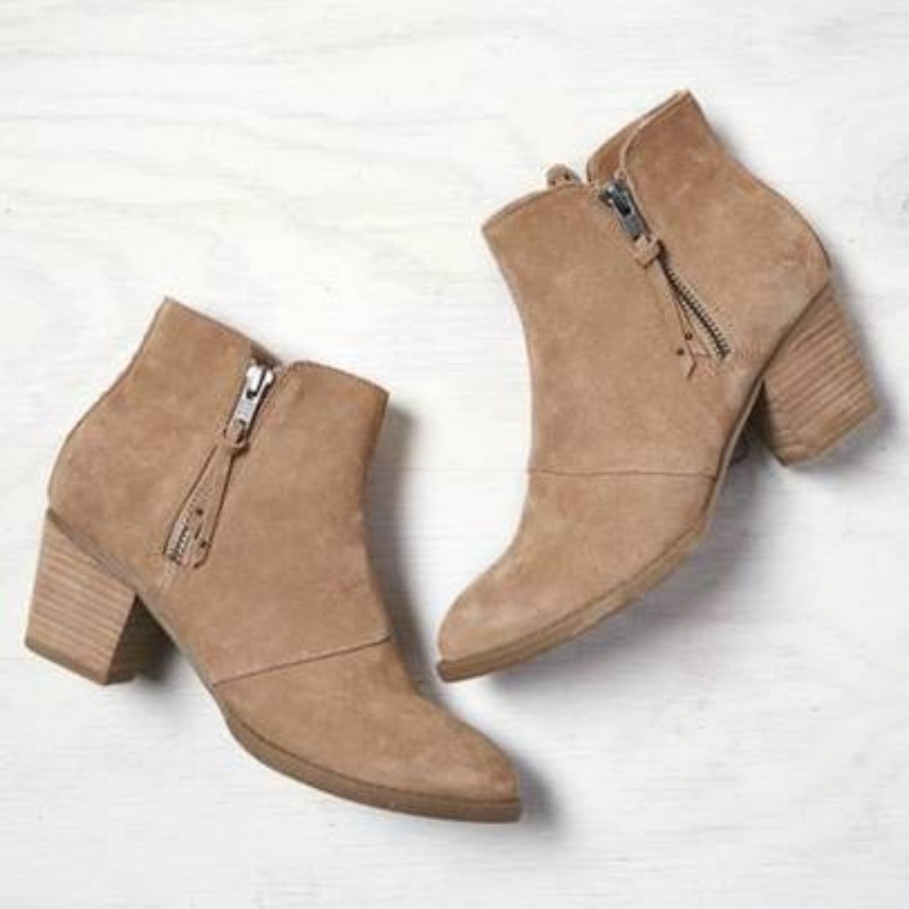 NWOT American Eagle Booties